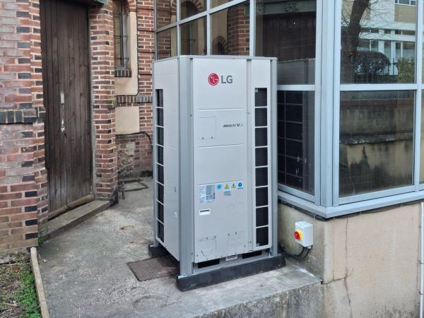 Installation et mise en service d'un système chauffage et climatisation simultanée à L'Aigle